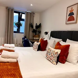 Stylish De-luxe In Southampton