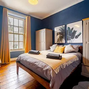 Spacious 1-bed Centre In Apartment Aberdeen