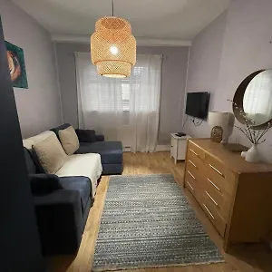 Cozy Hidden Gem In The Bay 10 Mins Walk From Wmc With Parking Apartment Cardiff